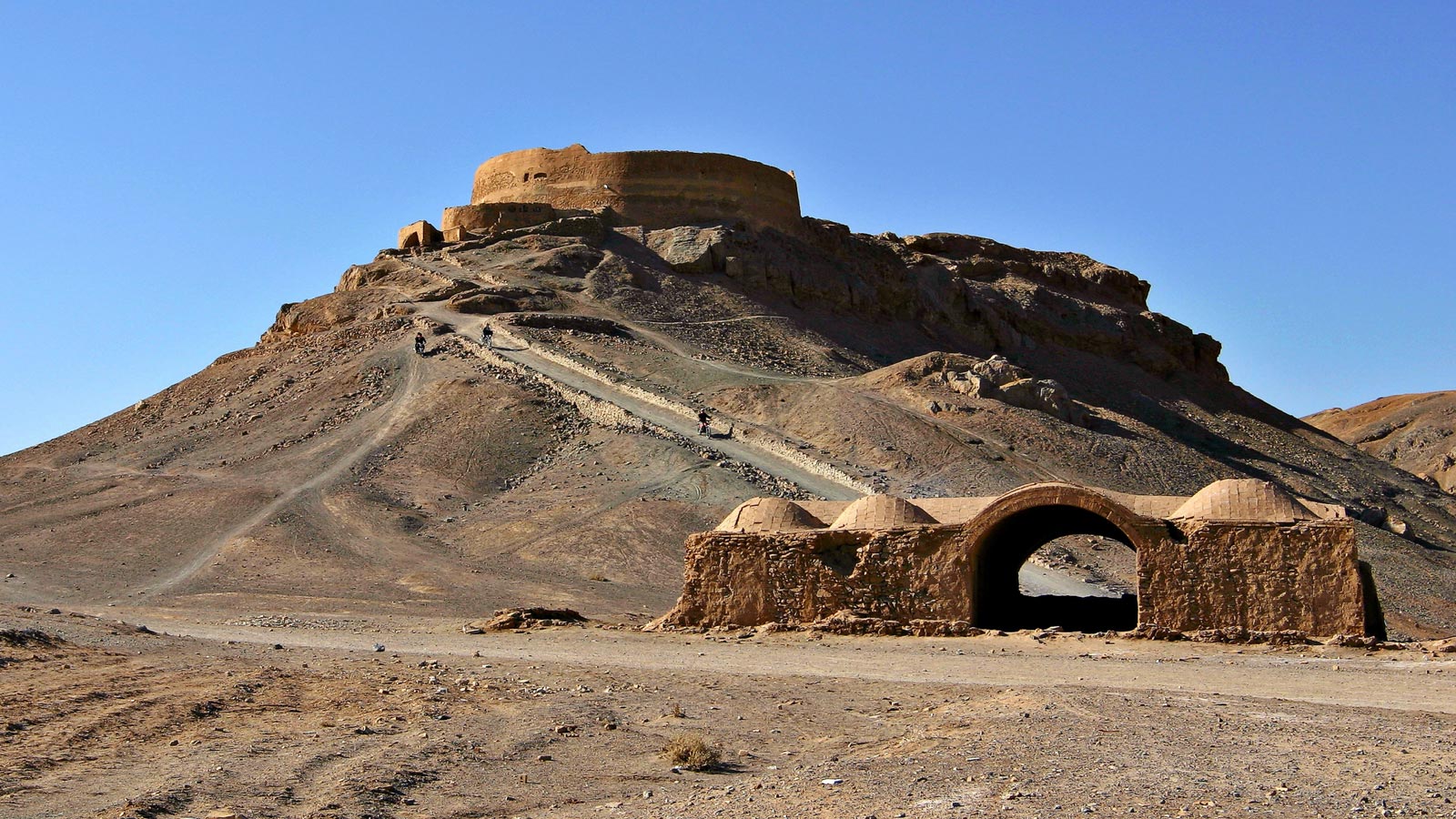 جاذبه های توریستی یزد: برج خاموشان