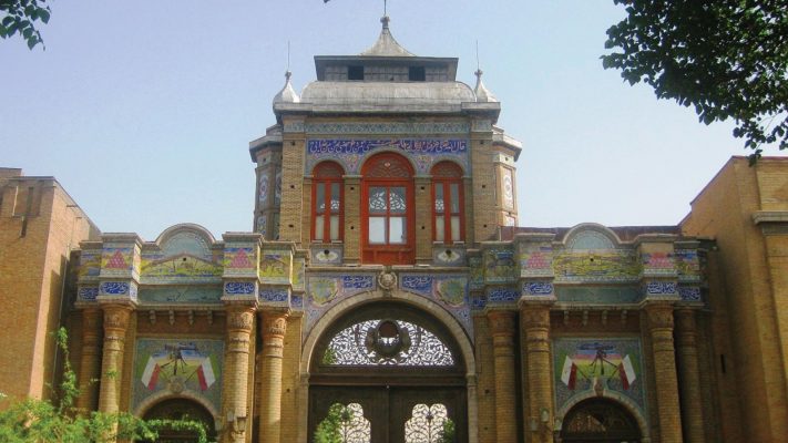 جاذبه های گردشگری تهران :سر در باغ ملی
